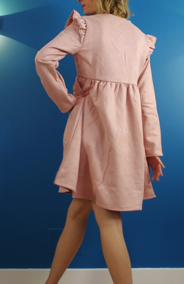 Robe courte rose manche longue