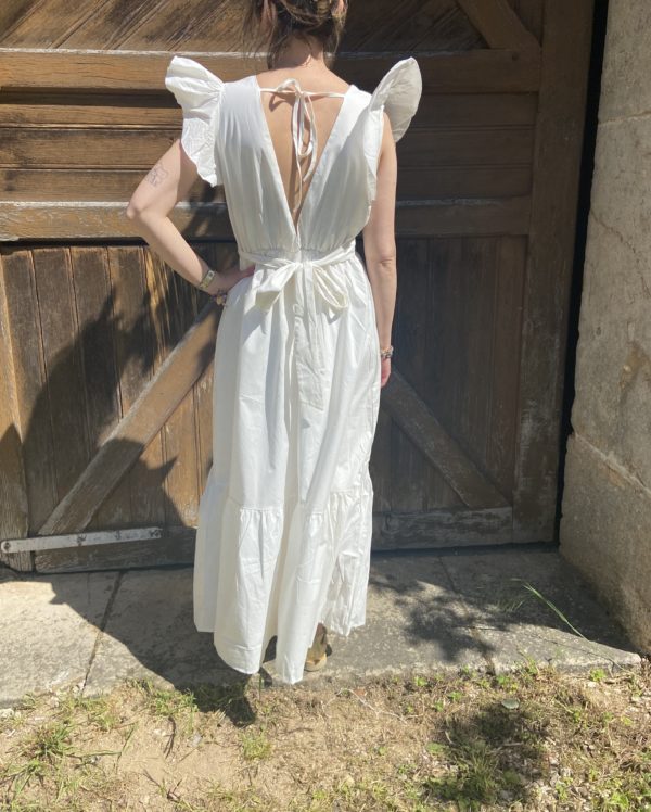 Robe blanche dos nu